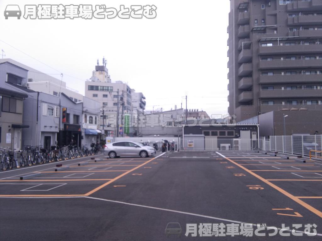 豊中市庄内東町4丁目2-19の月極駐車場1