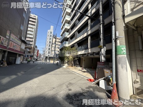 大阪市浪速区日本橋五丁目7番12号の月極駐車場7