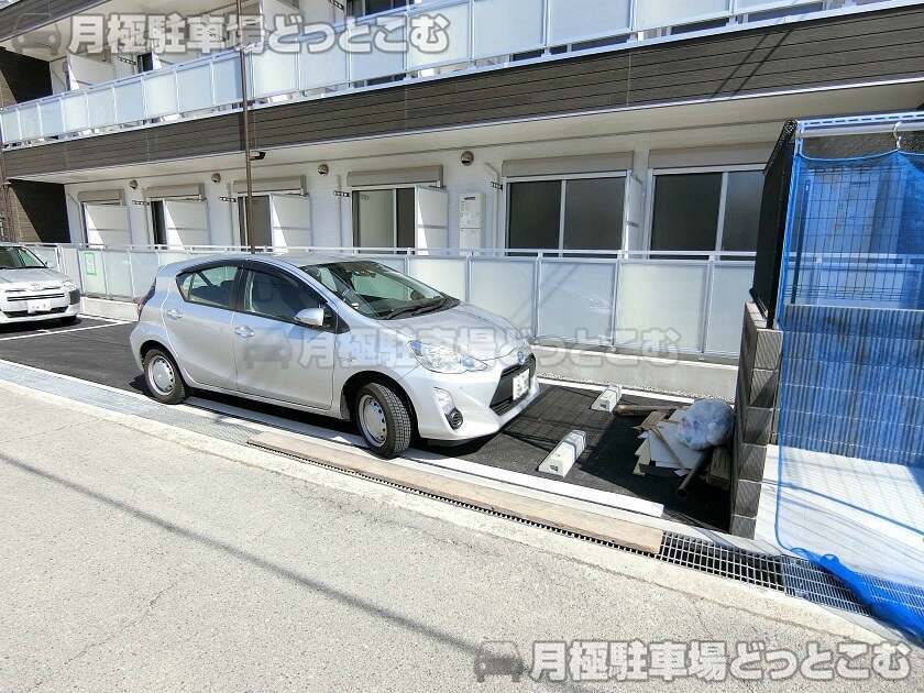 尼崎市東園田町6丁目の月極駐車場3