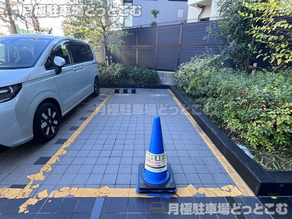 調布市東つつじケ丘1丁目3-2の月極駐車場3