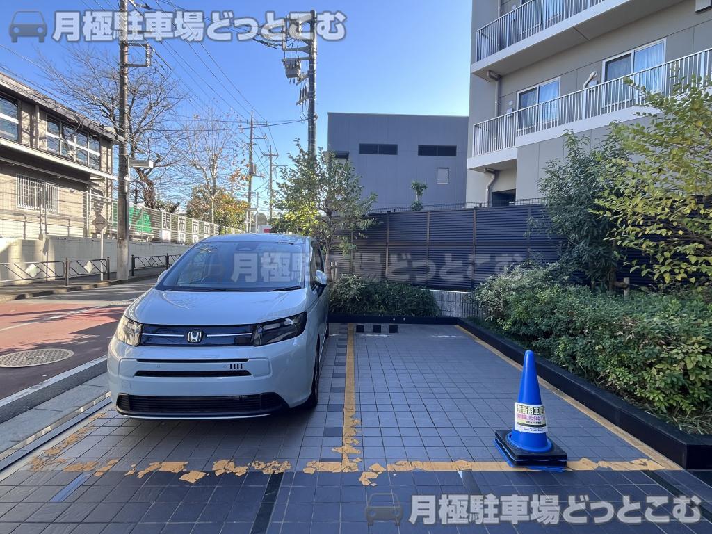 調布市東つつじケ丘1丁目3-2の月極駐車場6