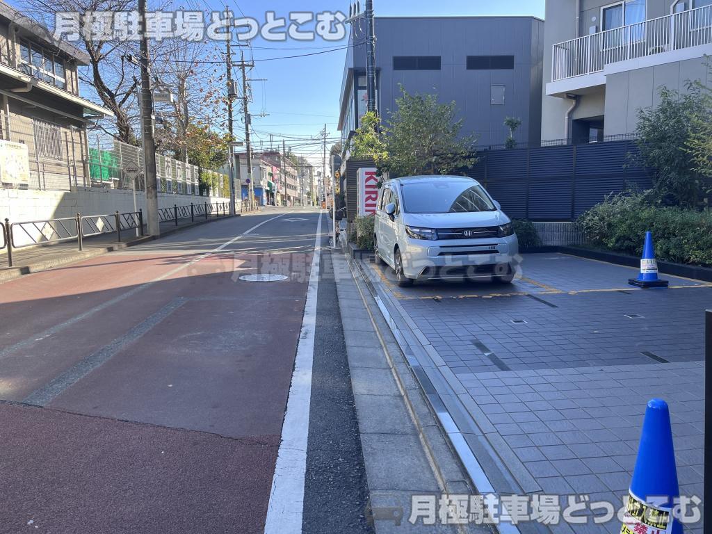 調布市東つつじケ丘1丁目3-2の月極駐車場9