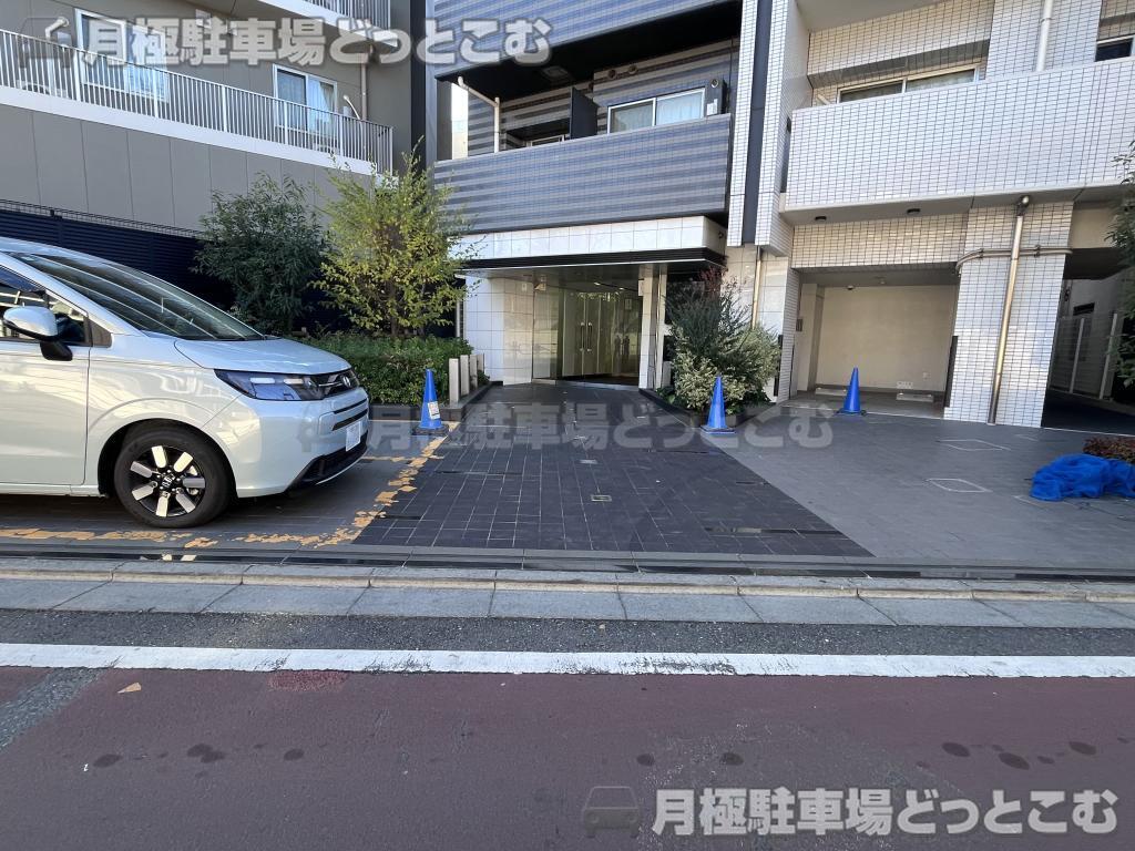 調布市東つつじケ丘1丁目3-2の月極駐車場3