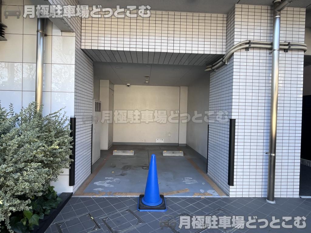 調布市東つつじケ丘1丁目3-2の月極駐車場4