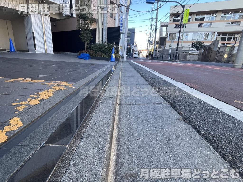 調布市東つつじケ丘1丁目3-2の月極駐車場5