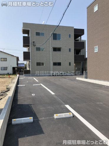 福岡市博多区堅粕4丁目18－17の月極駐車場1