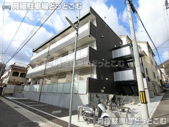 神戸市中央区野崎通7丁目の月極駐車場2