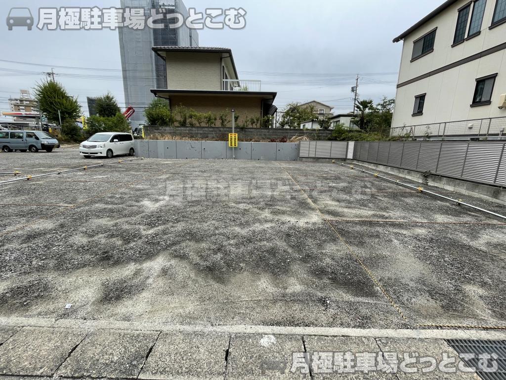 名古屋市名東区藤里町18-2の月極駐車場2