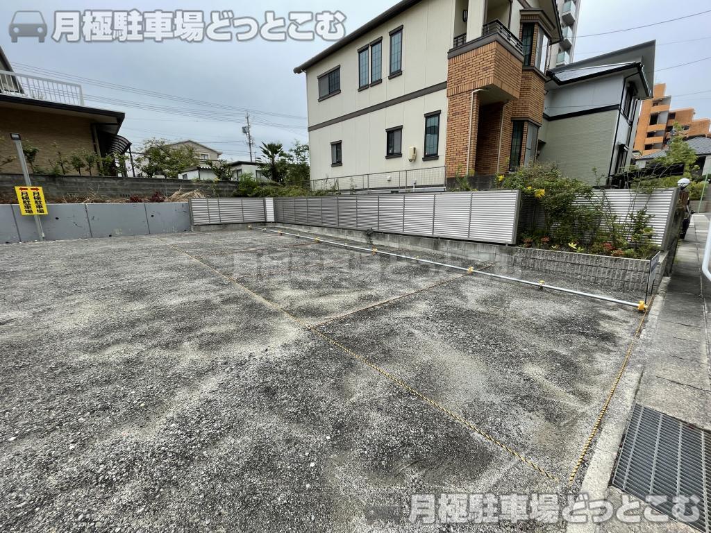 名古屋市名東区藤里町18-2の月極駐車場6