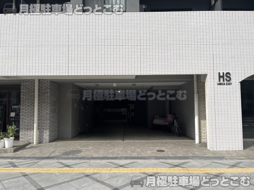 大阪市北区西天満5丁目8の月極駐車場1