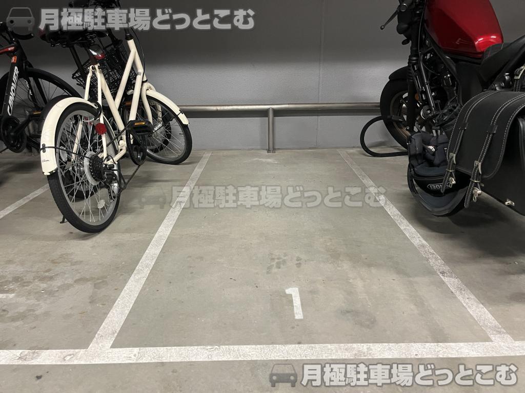 大阪市北区西天満5丁目8の月極駐車場2
