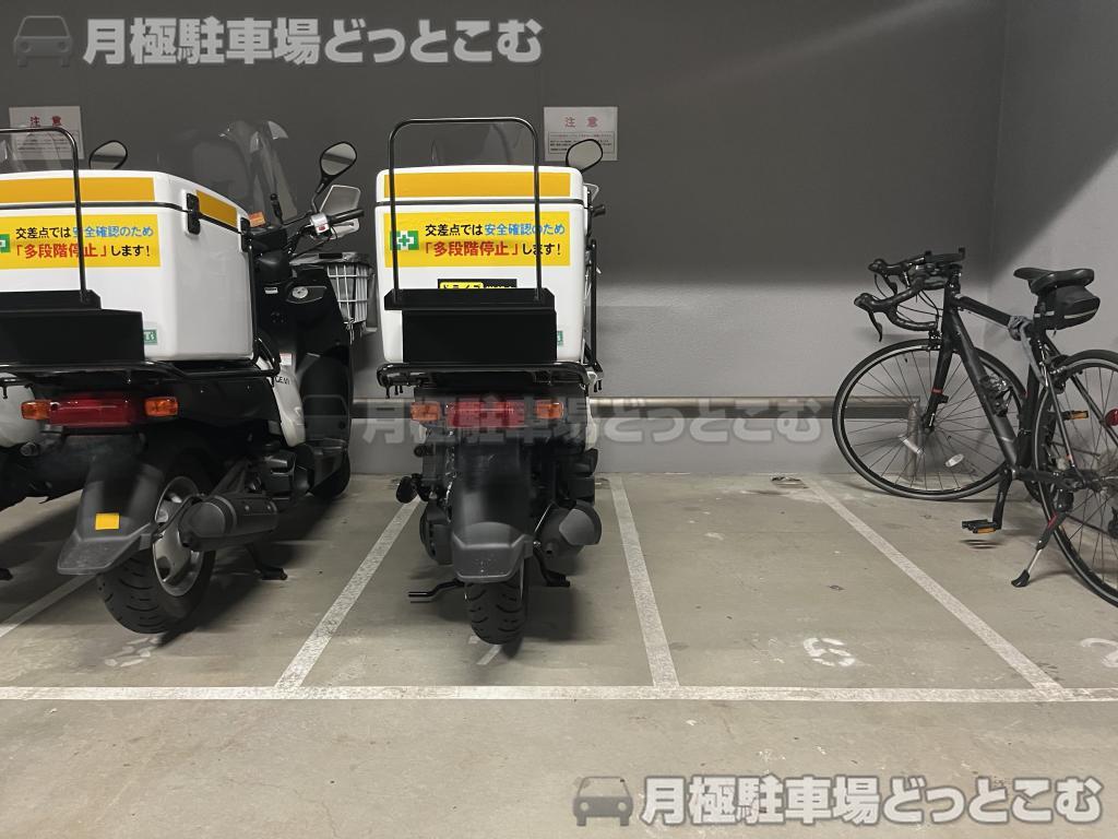 大阪市北区西天満5丁目8の月極駐車場4