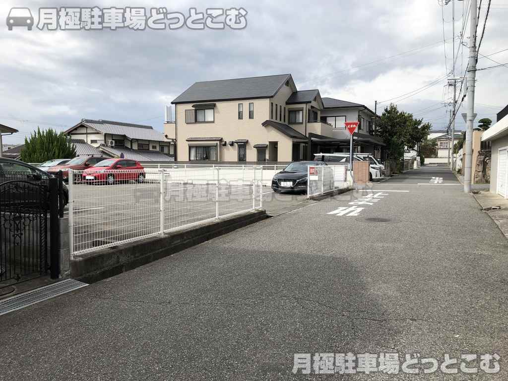 神戸市須磨区白川台1丁目32-8の月極駐車場1