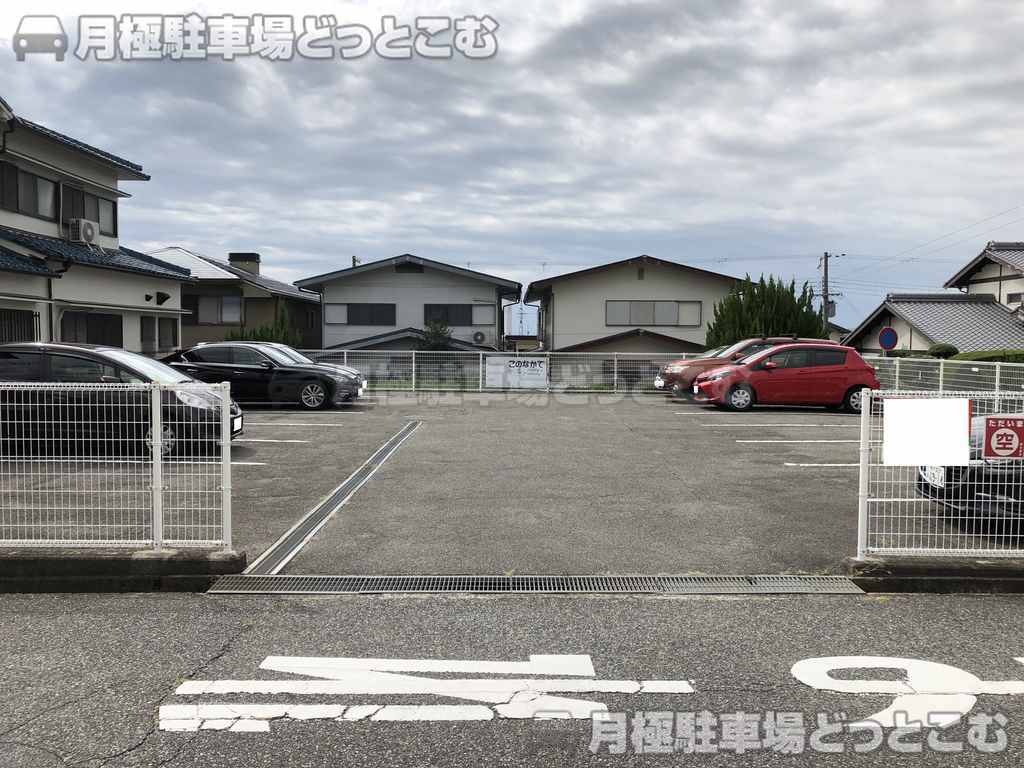 神戸市須磨区白川台1丁目32-8の月極駐車場2