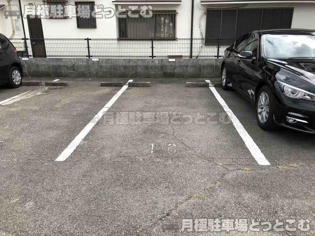神戸市須磨区白川台1丁目32-8の月極駐車場3