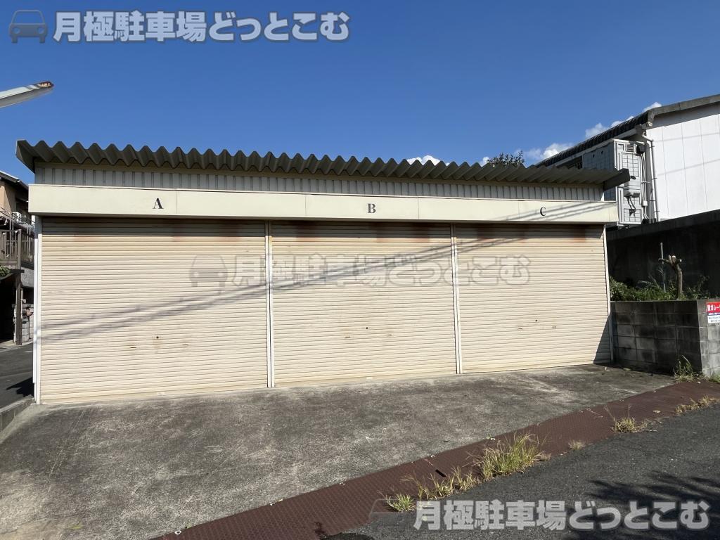 泉南郡熊取町五月ヶ丘2丁目1−27の月極駐車場1