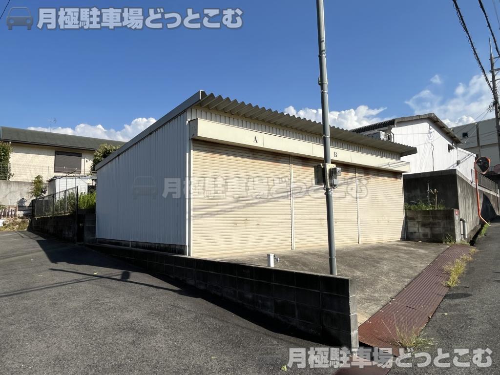 泉南郡熊取町五月ヶ丘2丁目1−27の月極駐車場2