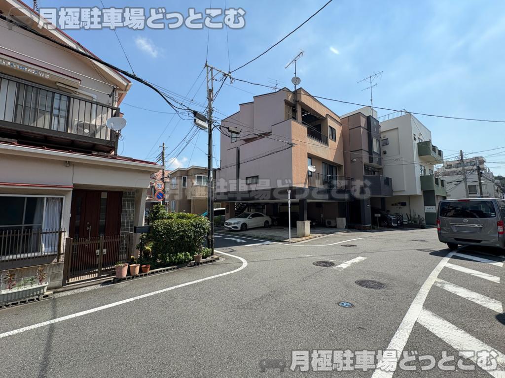 横浜市中区千代崎町4丁目94の月極駐車場3
