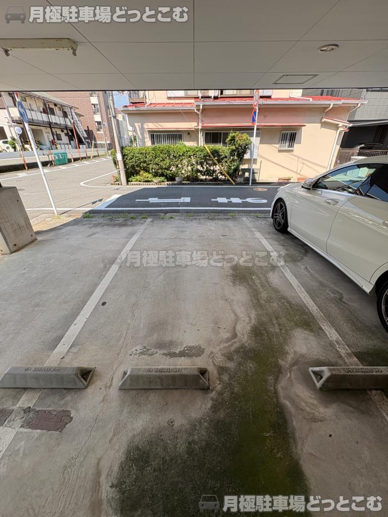 横浜市中区千代崎町4丁目94の月極駐車場4