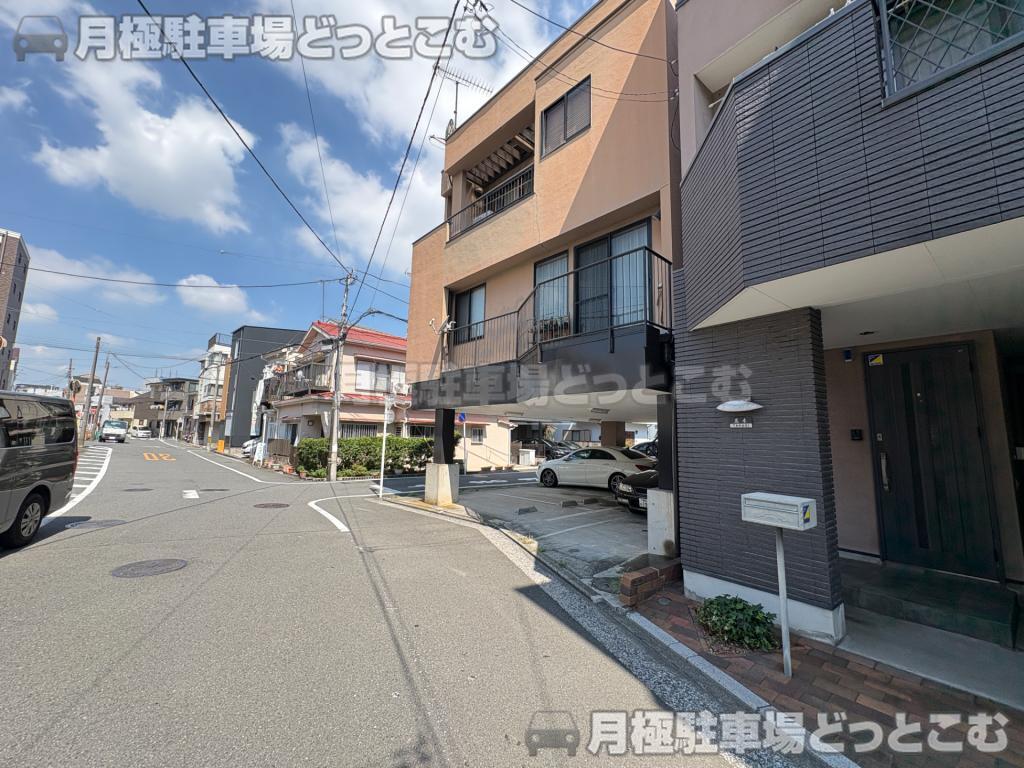 横浜市中区千代崎町4丁目94の月極駐車場6