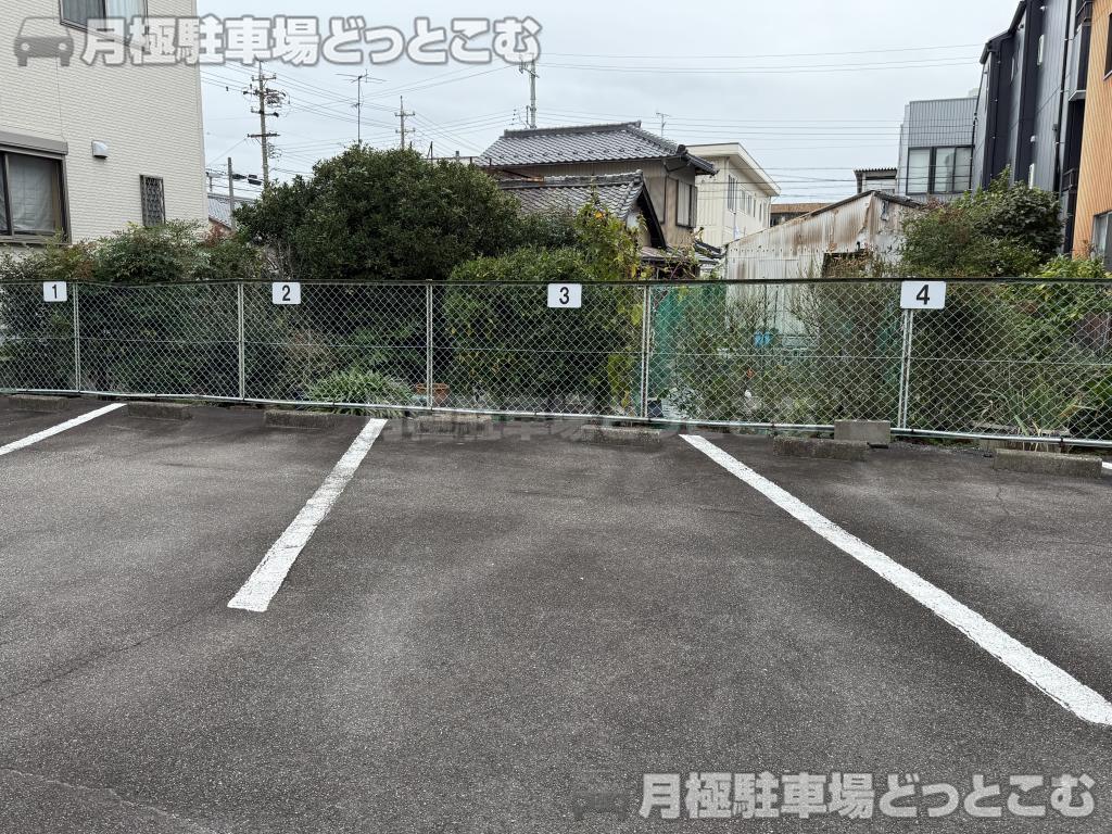 四日市市中町の月極駐車場2