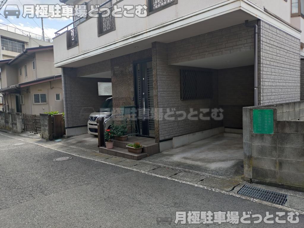 横須賀市上町1丁目40-9の月極駐車場2