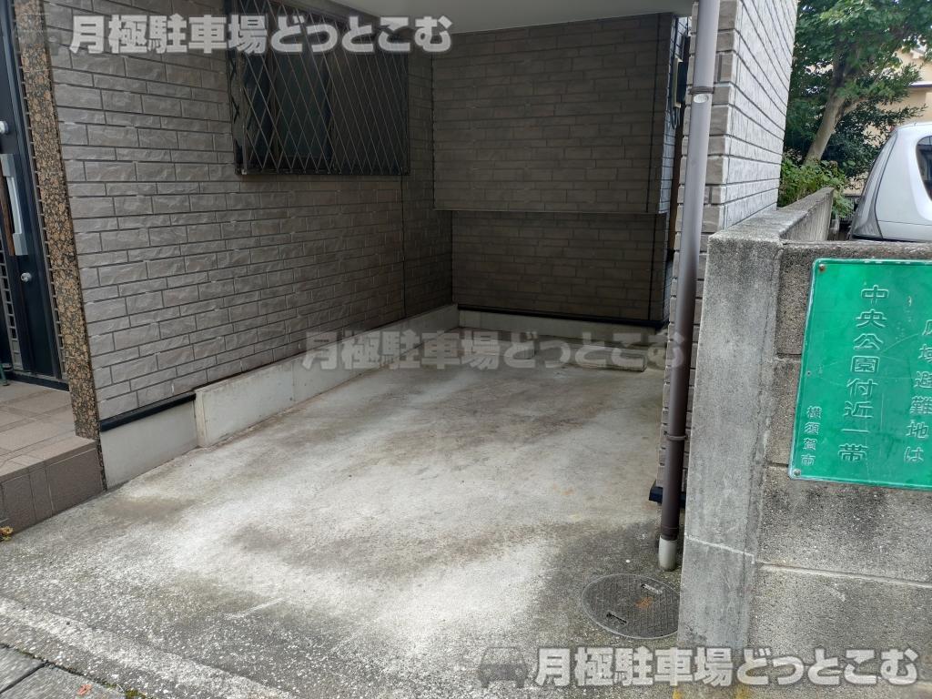 横須賀市上町1丁目40-9の月極駐車場6