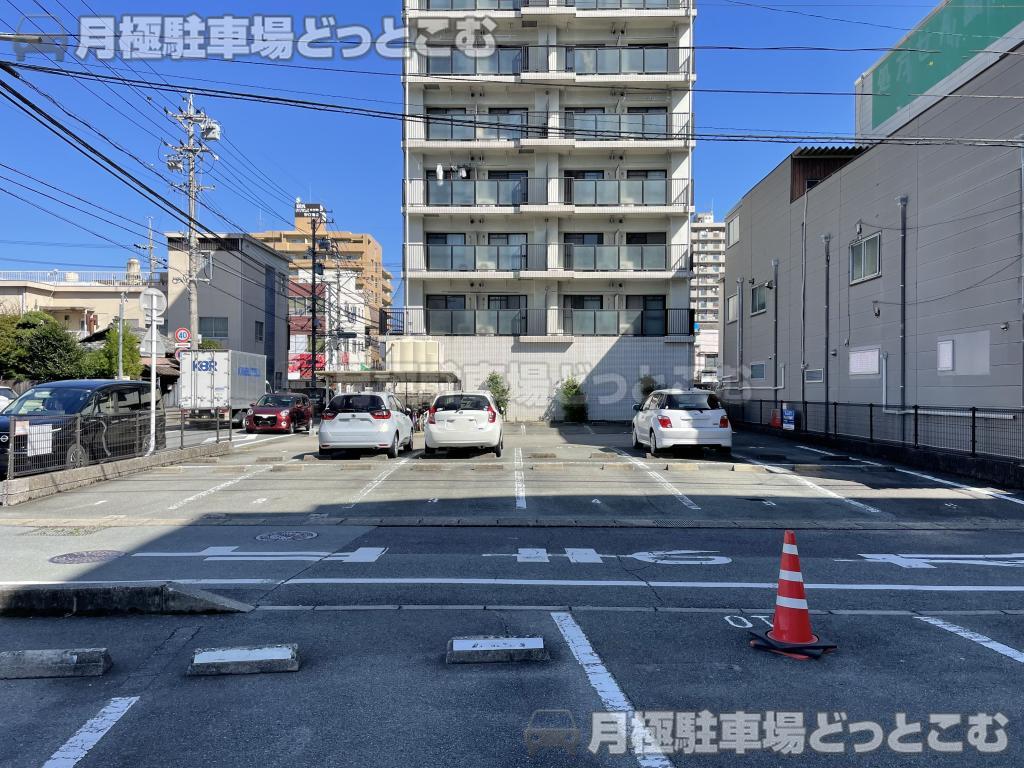 津市新町1丁目242の月極駐車場4