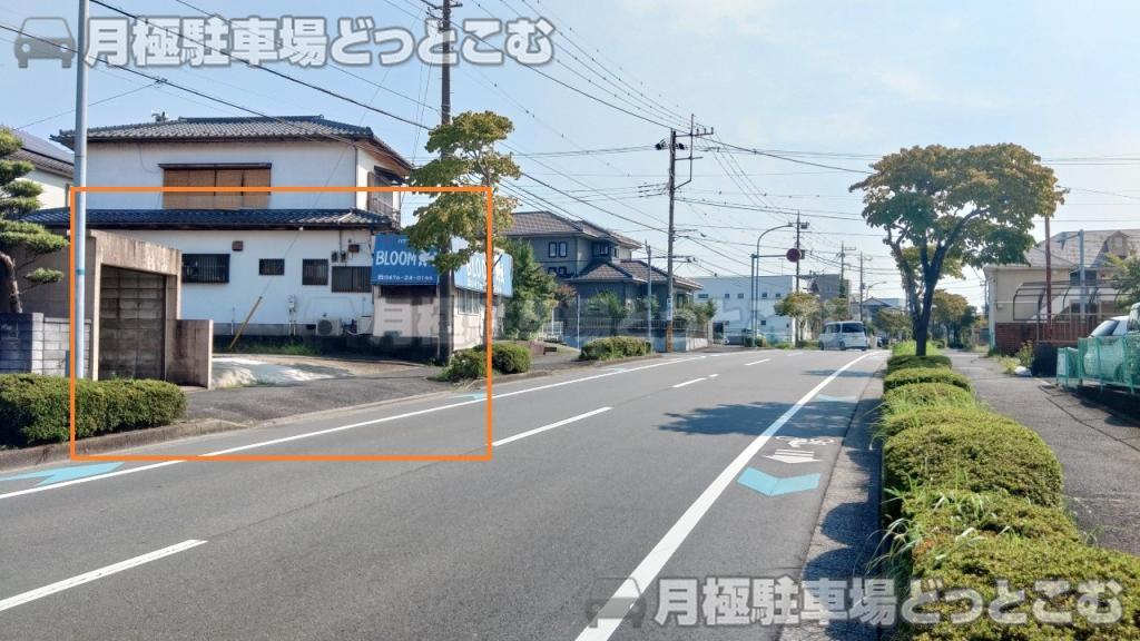 成田市囲護台1丁目2-21の月極駐車場3