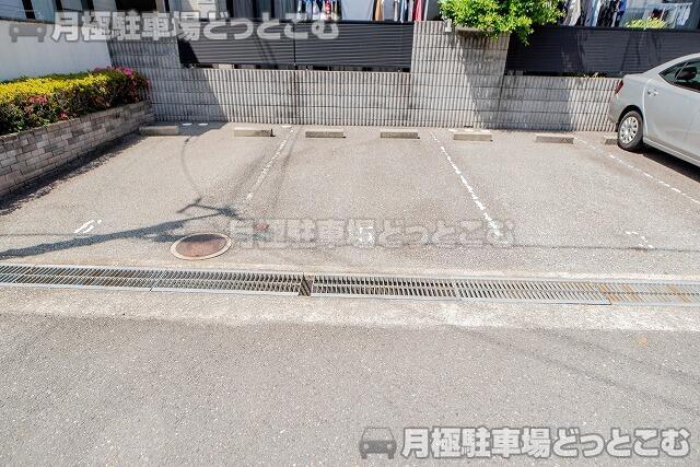 尼崎市塚口町3丁目30-1の月極駐車場2
