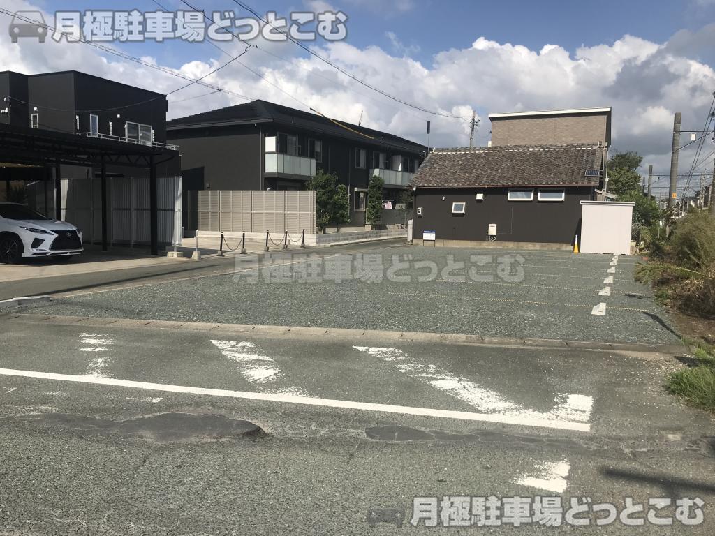 豊川市豊川仲町29番1、222番の月極駐車場6