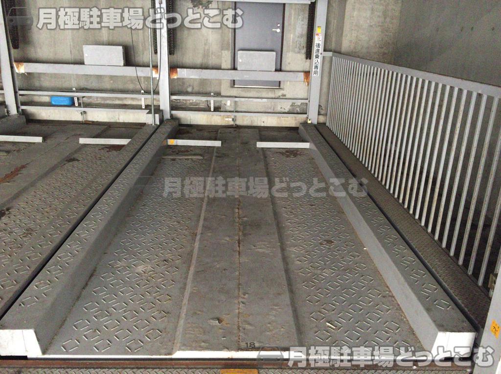 神戸市兵庫区新開地4-3-11の月極駐車場2