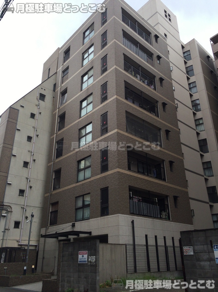 神戸市兵庫区新開地4-3-11の月極駐車場3