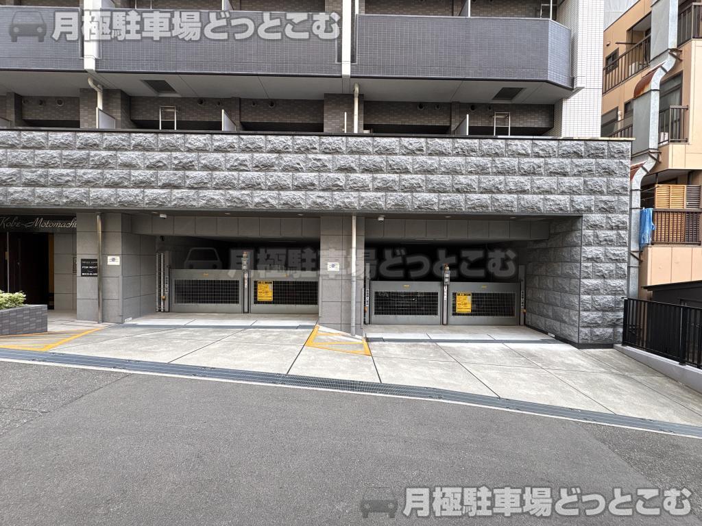 神戸市中央区北長狭通5丁目6-10の月極駐車場1