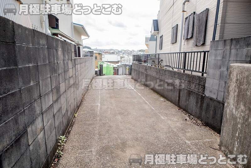神戸市北区鈴蘭台南町2丁目13-2,13-3の月極駐車場3
