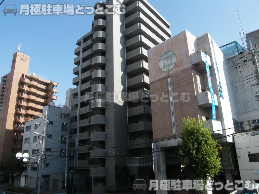大阪市淀川区西中島1-3-11の月極駐車場3