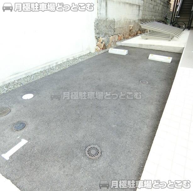 神戸市灘区赤坂通7丁目の月極駐車場1