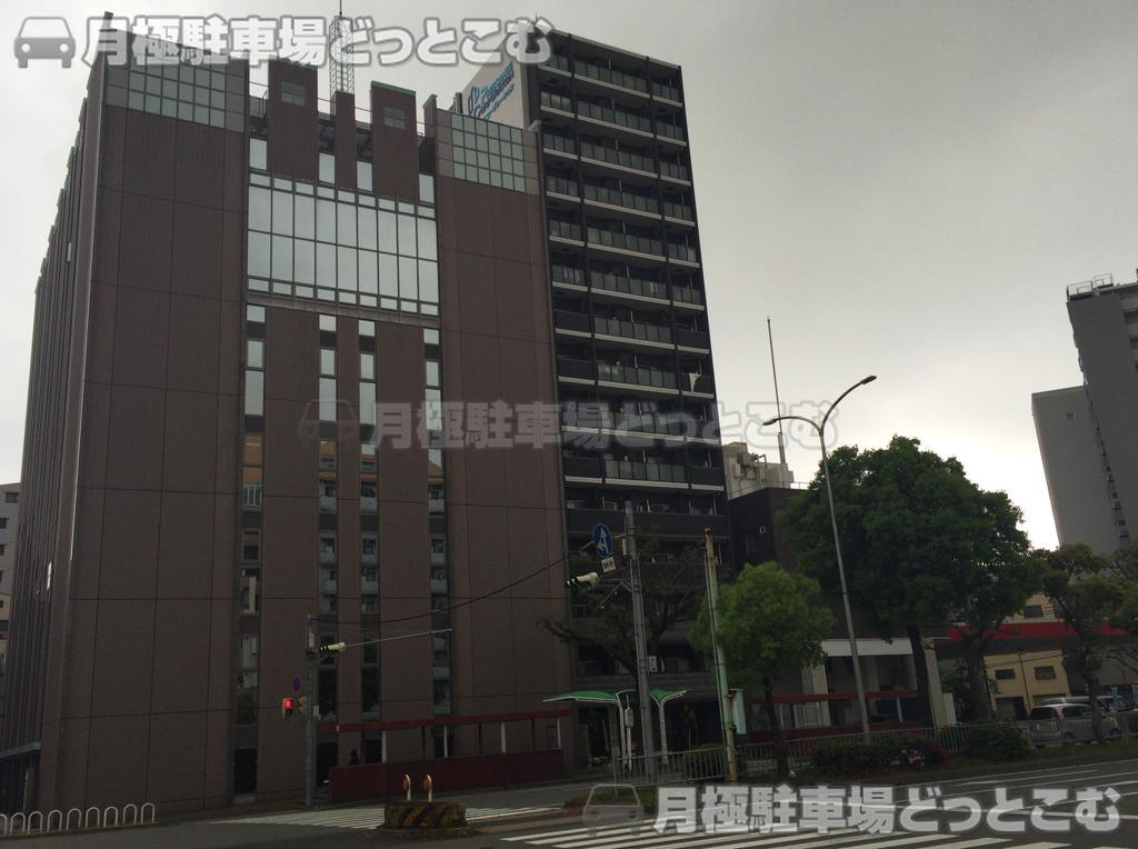神戸市兵庫区新開地3-2-12の月極駐車場3