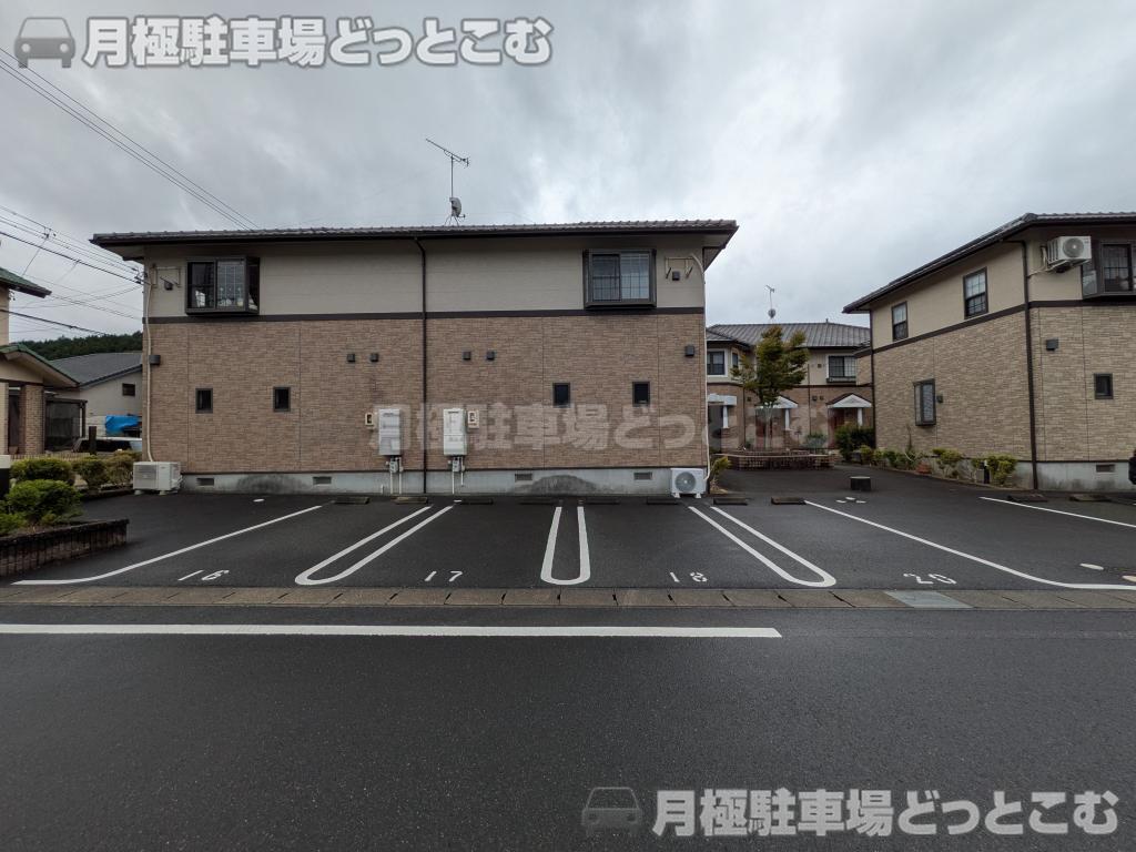 豊川市平尾町上藤井12-1の月極駐車場1