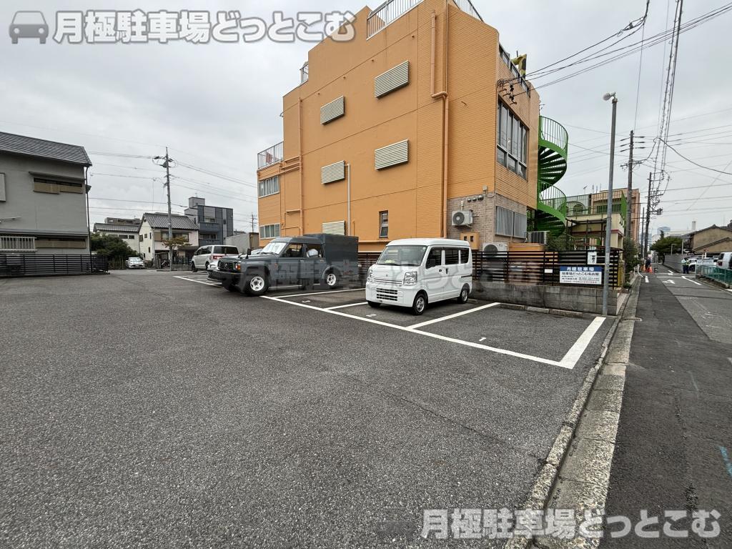 名古屋市千種区今池南1203番の月極駐車場3