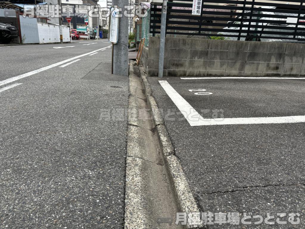 名古屋市千種区今池南1203番の月極駐車場7
