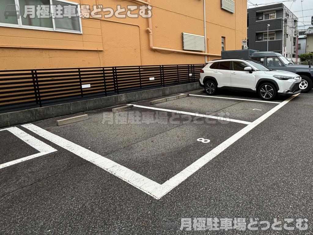 名古屋市千種区今池南1203番の月極駐車場8