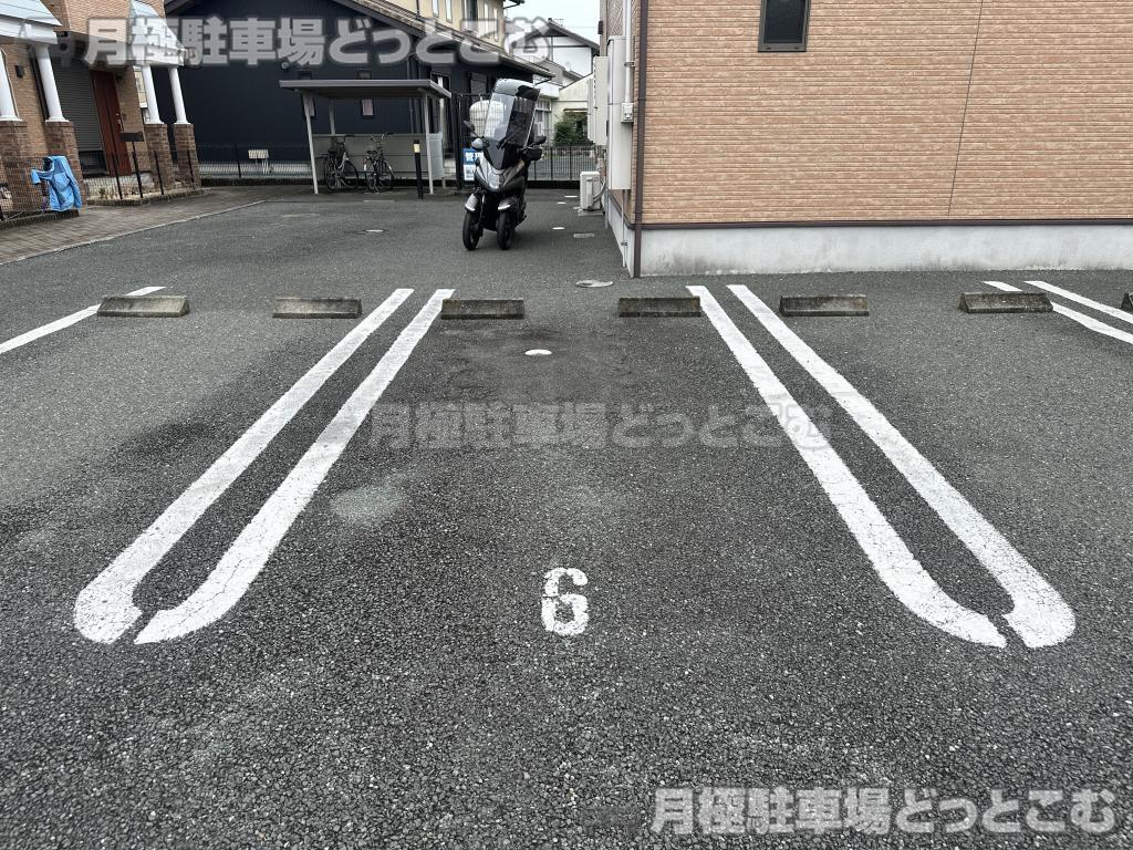 浜松市浜名区小松4281-3の月極駐車場4