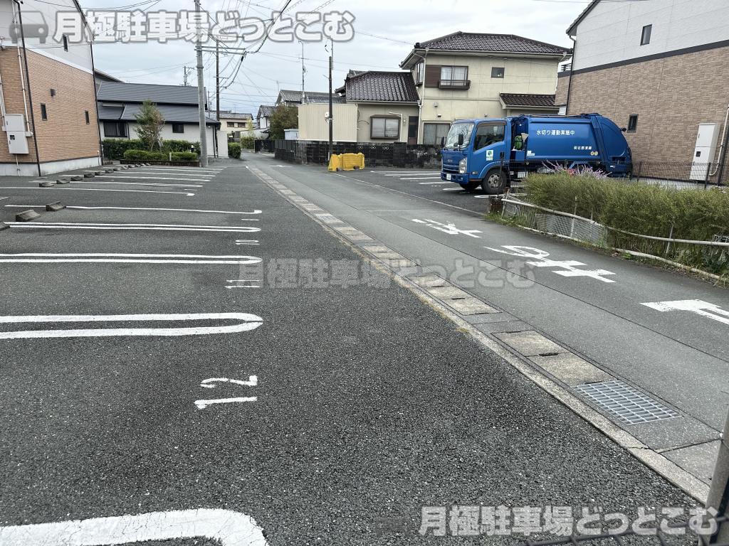 浜松市浜名区小松4281-3の月極駐車場5