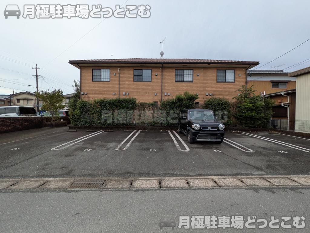 豊川市上野2丁目167番の月極駐車場1