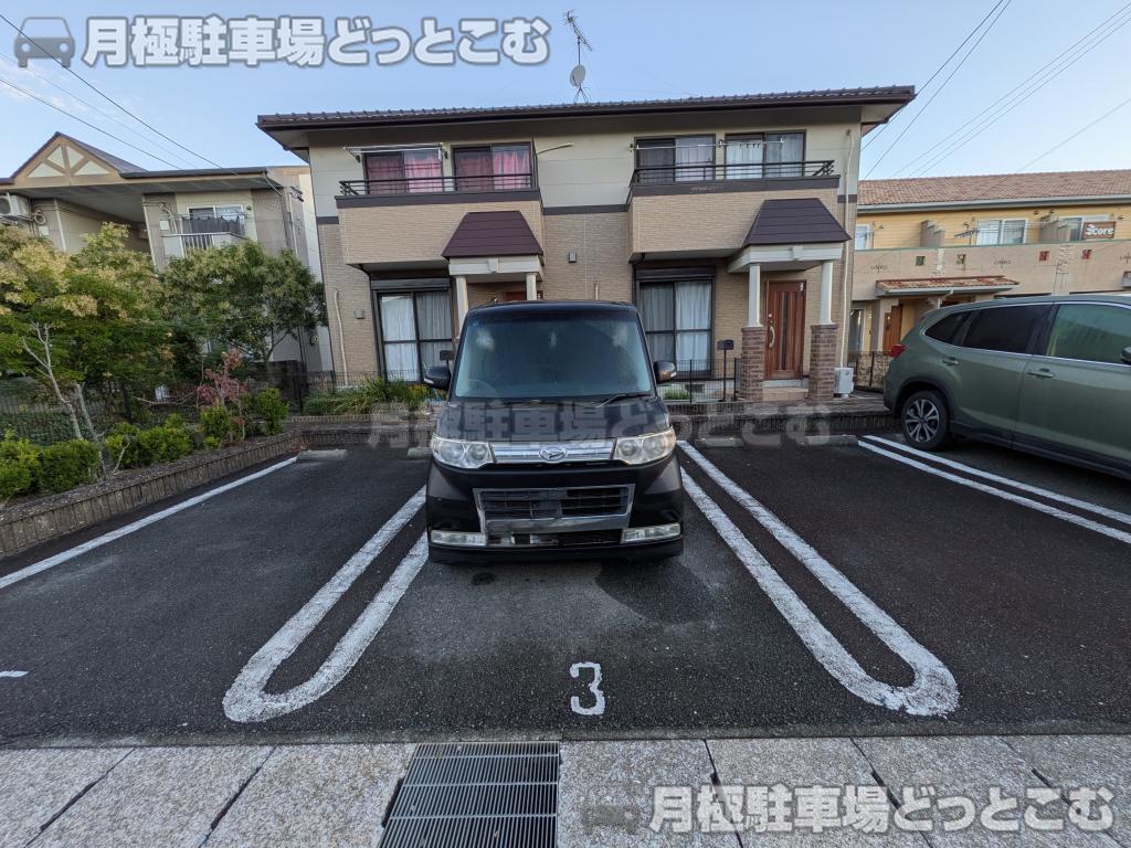 豊川市八幡町上ノ蔵32番地の月極駐車場6