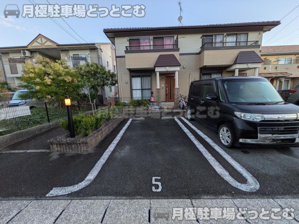 豊川市八幡町上ノ蔵32番地の月極駐車場7