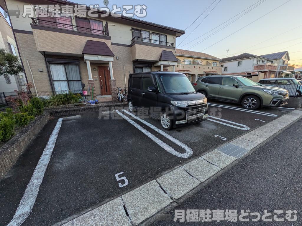 豊川市八幡町上ノ蔵32番地の月極駐車場8