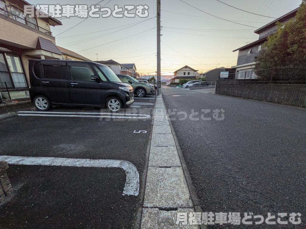 豊川市八幡町上ノ蔵32番地の月極駐車場9