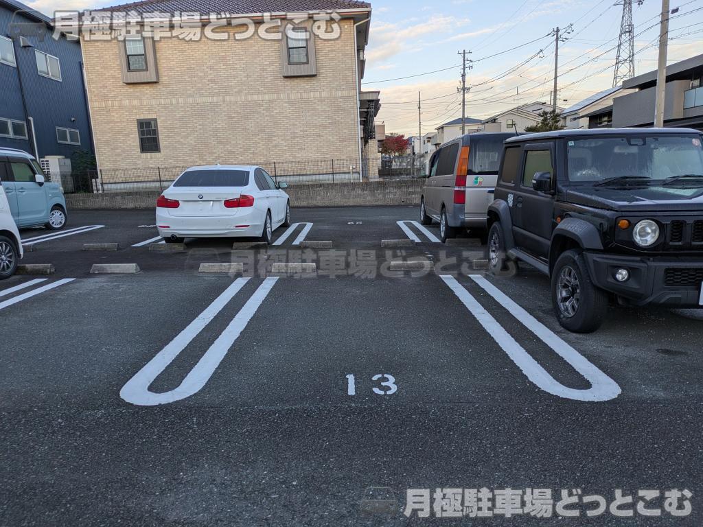 豊川市八幡町上ノ蔵31番地の2の月極駐車場5